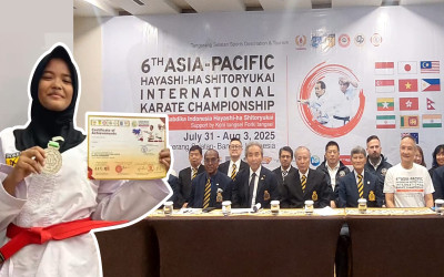 Siswi MTs Masyariqul Anwar Caringin Raih Juara 2 di Kejuaraan Karate Internasional Asia-Pasifik